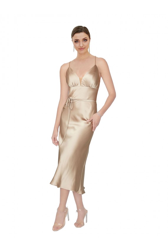 Erschwingliche A-Linien V-Ausschnitt Midi Seidiger Satin Kurze Formale Brautjungfernkleider / Abendkleider / Abiballkleider / Cocktailkleider