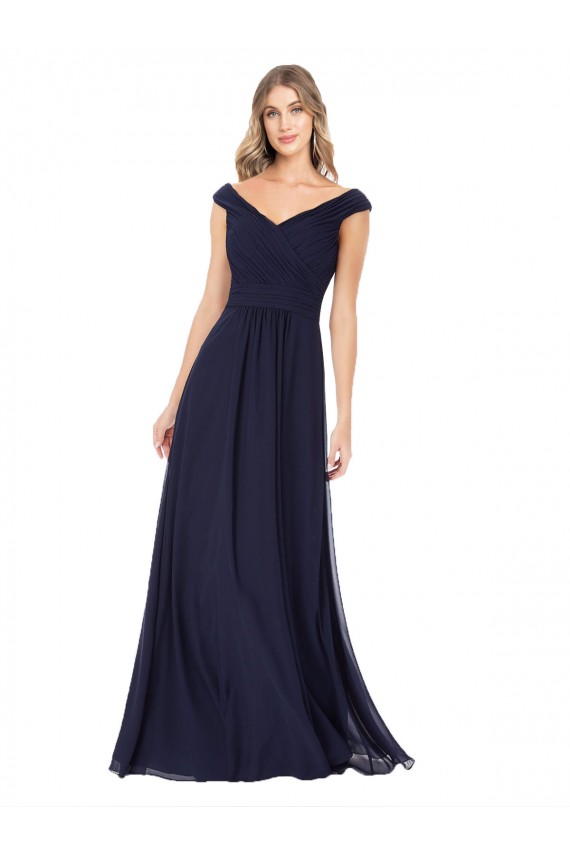 Erschwingliche Dunkelmarine A-Linien Off-Schulter Chiffon Lange Brautjungfernkleider