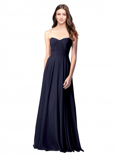 Erschwingliche Dunkelmarine A-Linien Trägerlos Chiffon Lange Brautjungfernkleider