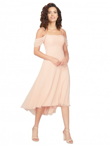 Erschwingliche Eisrosa A-Linien Quadrat Ausschnitt Midi Chiffon Kurze Brautjungfernkleider