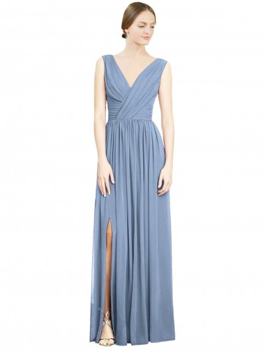 Erschwingliche Staubiges Blau A-Linien V-Ausschnitt Chiffon Lange Brautjungfernkleider